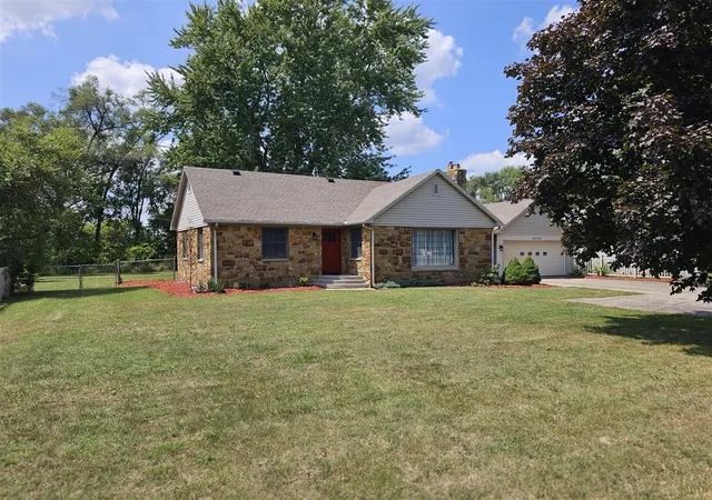 1st image of 55132 M 51, Dowagiac, MI 49047 | MLS# 70550301