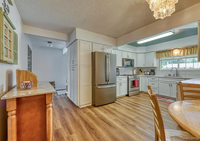 Photo 3 of Sale Pending at 11817 Moran St, Taylor, MI 48180 4135 | MLS# 61011032 | Listing updated on 2026-09-13