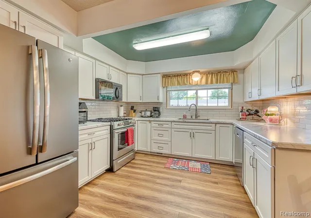 Photo 4 of Sale Pending at 11817 Moran St, Taylor, MI 48180 4135 | MLS# 61011032 | Listing updated on 2026-09-13