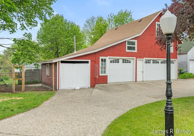 Homes for sale in Lowell, MI | 529 Avery St, Lowell, MI 49331 | MLS# 70534385