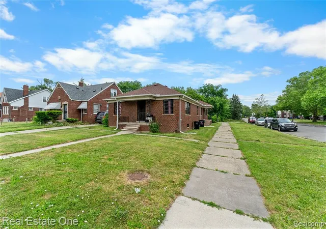 Listing Photo 2 - Condo for sale in building located at 5200 Chalmers St, Detroit, MI 48213
