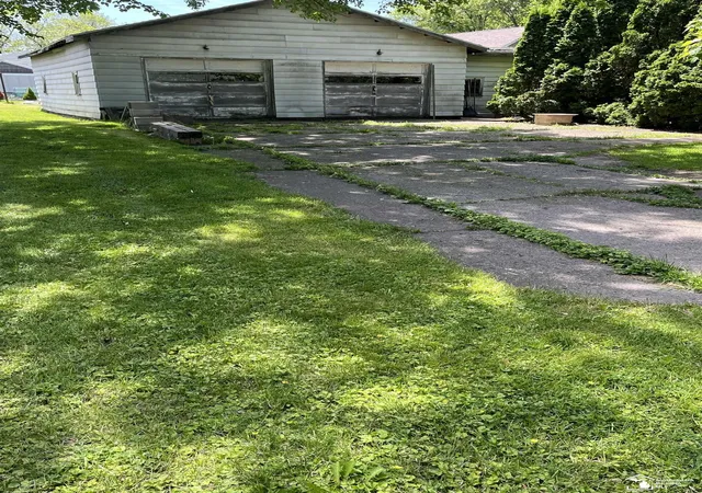 3rd image of 13698 Laplaisance Rd, Monroe, MI 48161 | MLS# 50209770