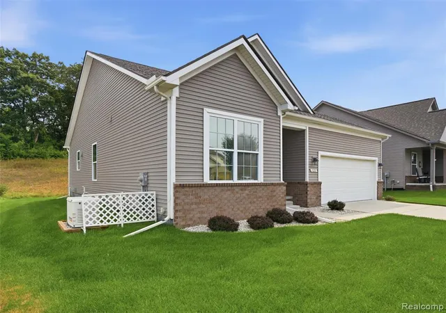 3rd image of 121 Coppice Wy, White Lake, MI 48386 | MLS# 61020398