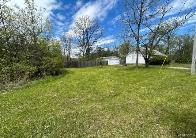 2nd image of 2356 S Dye Rd, Flint, MI 48532 4126 | MLS# 60999574