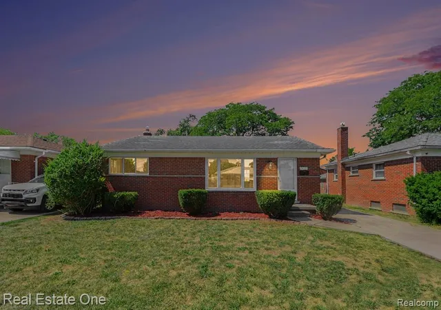 Photo 2 of Sale Pending at 24337 Courtland Ave, Eastpointe, MI 48021 1330 | MLS# 61025745 | Listing updated on 2026-09-05