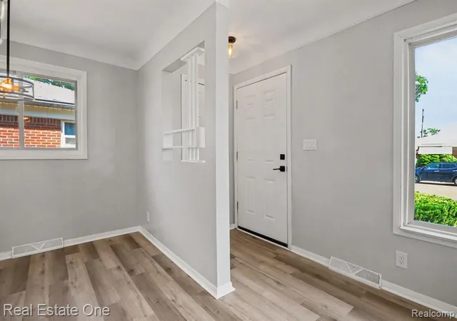 Photo 4 of Sale Pending at 24337 Courtland Ave, Eastpointe, MI 48021 1330 | MLS# 61025745 | Listing updated on 2026-09-05