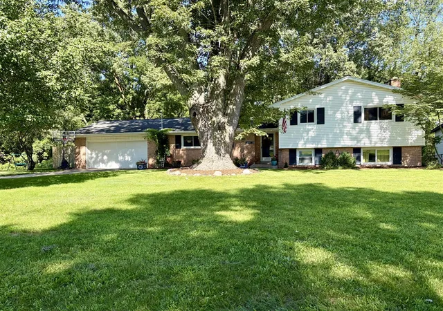 Photo 2 of Sale Pending at 1881 Sunny Crk St, Grand Rapids, MI 49508 | MLS# 70555579 | Listing updated on 2026-09-01
