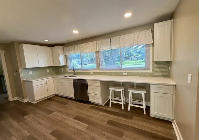 Photo 3 of Sale Pending at 1881 Sunny Crk St, Grand Rapids, MI 49508 | MLS# 70555579 | Listing updated on 2026-09-01