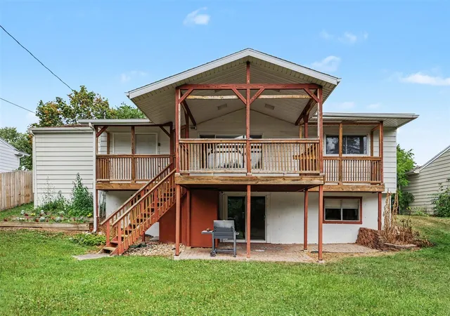 Photo 2 of Sale Pending at 2117 Cogswell Dr, Lansing, MI 48906 | MLS# 70550712 | Listing updated on 2026-08-17