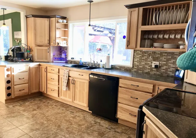 4th image of 700 & 702 E Remus Rd, Mount Pleasant, MI 48858 | MLS# 80068914