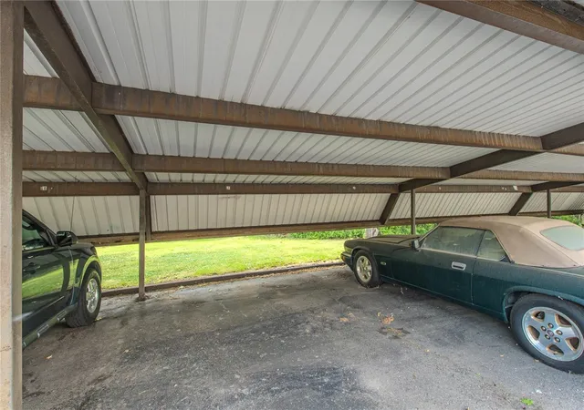 Listing Photo 2 - Condo for sale in building located at 30078 W 12 Mile Rd, Farmington Hills, MI 48334 - Unit #99