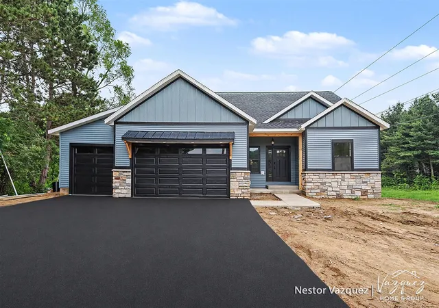 Homes for sale in Comstock Park, MI | 186 9 Mile Rd, Comstock Park, MI 49321 | MLS# 70538397