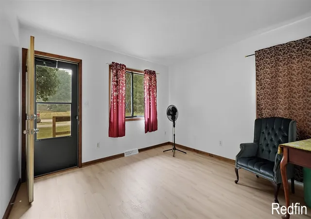Listing Photo 4 - Condo for sale in building located at 1305 52nd St, Grand Rapids, MI 49508