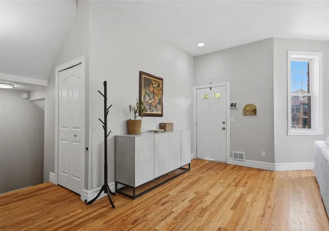 5th image of 429 E Fry St, Detroit, MI 48202