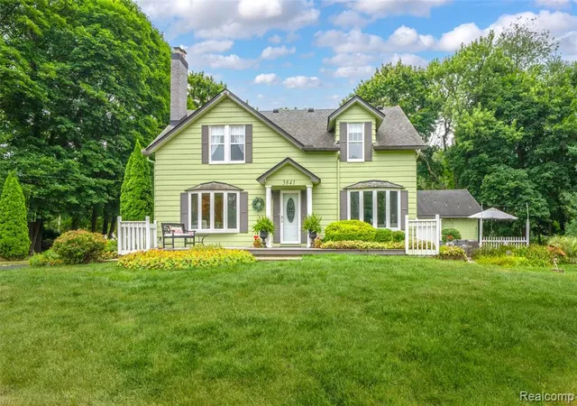1st image of 3841 Covert Rd, Waterford, MI 48328 | MLS# 61022254