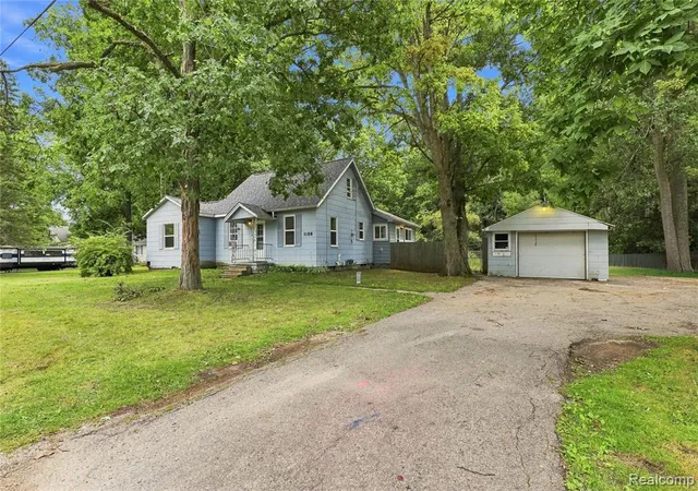 Photo 2 of Single family home for sale at 1188 Harding Dr, Flint, MI 48507 4250 | MLS# 61024972 | Listing updated on 2026-09-17