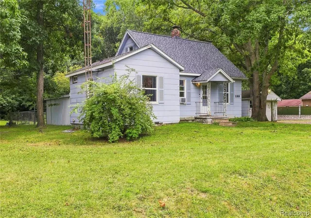Photo 3 of Single family home for sale at 1188 Harding Dr, Flint, MI 48507 4250 | MLS# 61024972 | Listing updated on 2026-09-17