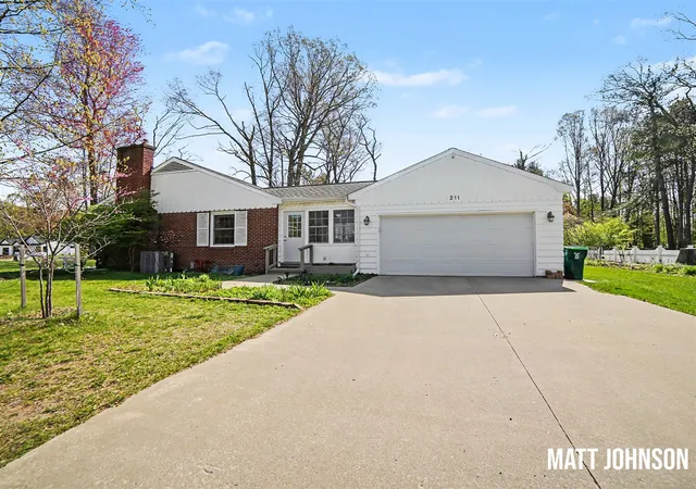 5th image of 211 Country Club Rd, Whitehall, MI 49461 | MLS# 70530609