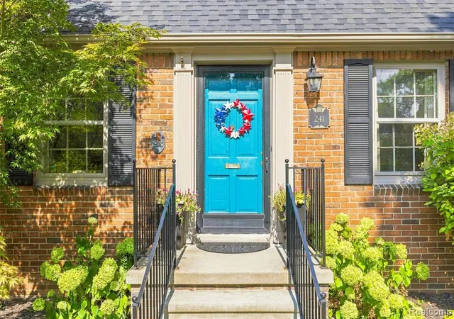 Photo 3 of Sale Pending at 241 Nash St, Dearborn, MI 48124 1039 | MLS# 61023911 | Listing updated on 2026-08-27