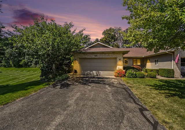 Listing Photo 3 - Condo for sale in building located at 7005 Amber Springs Dr, Byron Center, MI 49315-9742 - Unit #65