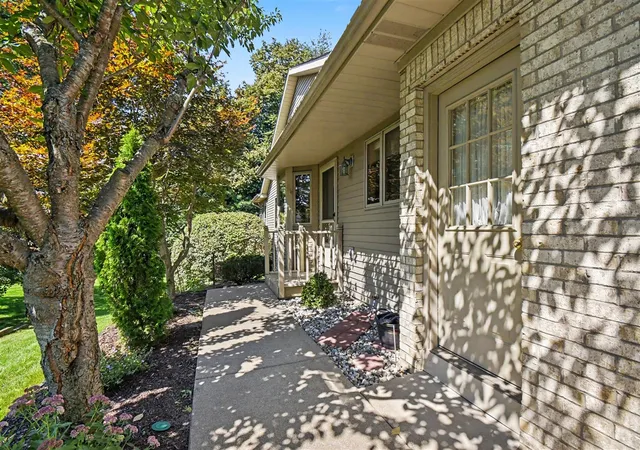 Listing Photo 4 - Condo for sale in building located at 7005 Amber Springs Dr, Byron Center, MI 49315-9742 - Unit #65