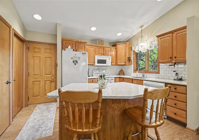 Listing Photo 5 - Condo for sale in building located at 7005 Amber Springs Dr, Byron Center, MI 49315-9742 - Unit #65