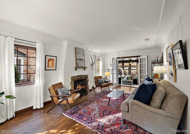 Photo 2 of Sale Pending at 271 Mcmillan Rd, Grosse Pointe Farms, MI 48236 3457 | MLS# 61025381 | Listing updated on 2026-09-04