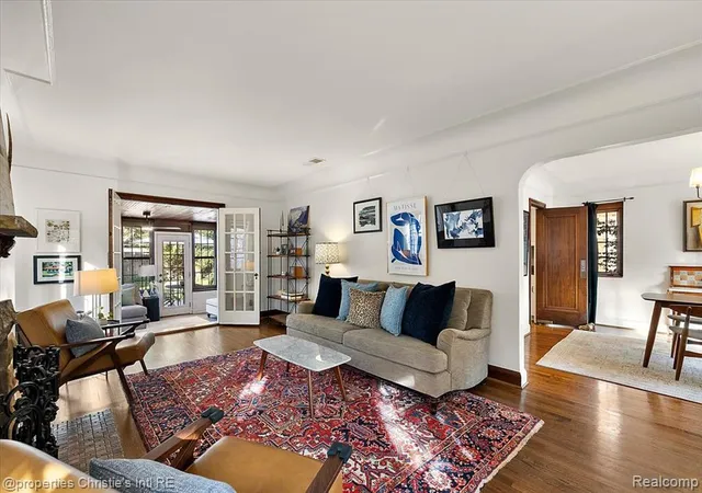 Photo 3 of Sale Pending at 271 Mcmillan Rd, Grosse Pointe Farms, MI 48236 3457 | MLS# 61025381 | Listing updated on 2026-09-04