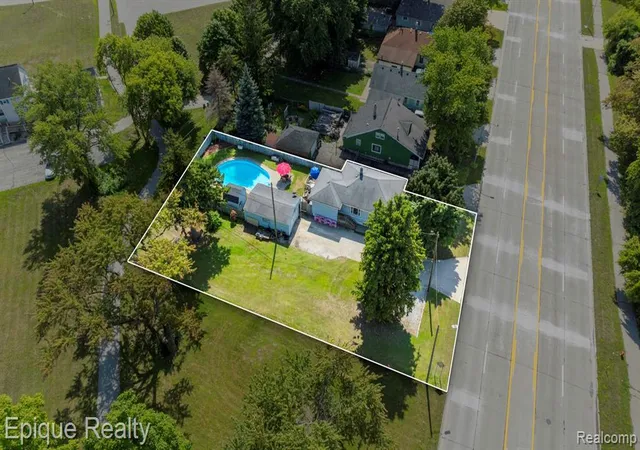 2nd image of 403 Gratiot Blvd, Marysville, MI 48040 1171 | MLS# 61023778