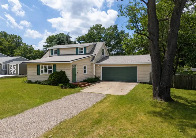 1st image of 57278 Hamilton Dr, Mattawan, MI 49071 | MLS# 70538671