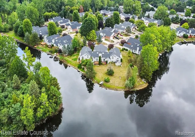 2nd image of 6305 Squire Lake Dr, Flushing, MI 48433 | MLS# 61023209