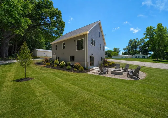 Photo 4 of Single family home for sale at 1823 N Sutton Rd, Jackson, MI 49202 | MLS# 70541467 | Listing updated on 2026-09-10