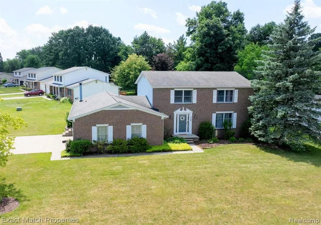 1st image of 1324 Bush Creek Dr, Grand Blanc, MI 48439 1619 | MLS# 61010755