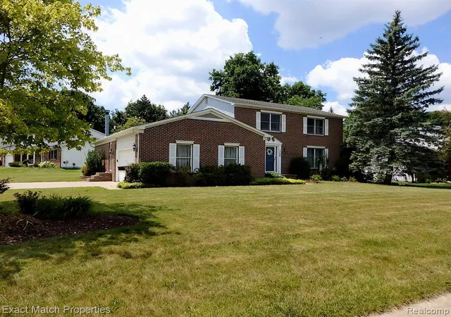 2nd image of 1324 Bush Creek Dr, Grand Blanc, MI 48439 1619 | MLS# 61010755