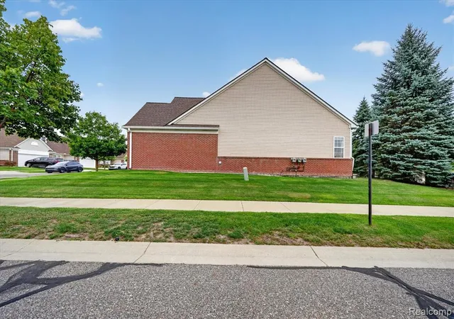 2nd image of 6655 Cortland Ave, Brighton, MI 48114 5309