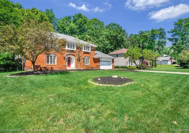 Photo 2 of Single family home for sale at 5994 Glen Eagles Dr, West Bloomfield, MI 48323 | MLS# 61003580 | Listing updated on 2026-08-08