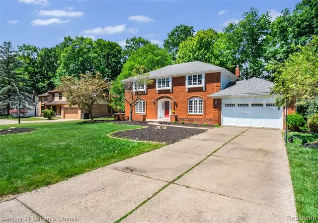 Photo 3 of Single family home for sale at 5994 Glen Eagles Dr, West Bloomfield, MI 48323 | MLS# 61003580 | Listing updated on 2026-08-08