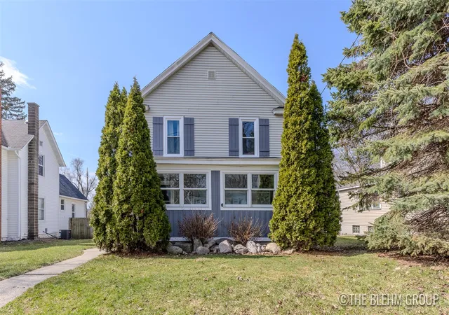 Homes for sale in Grand Rapids, MI | 727 Emerald Ave, Grand Rapids, MI 49503 | MLS# 70522896