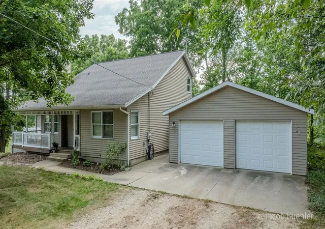 3rd image of 6477 Usborne Rd, Freeport, MI 49325 | MLS# 70548884