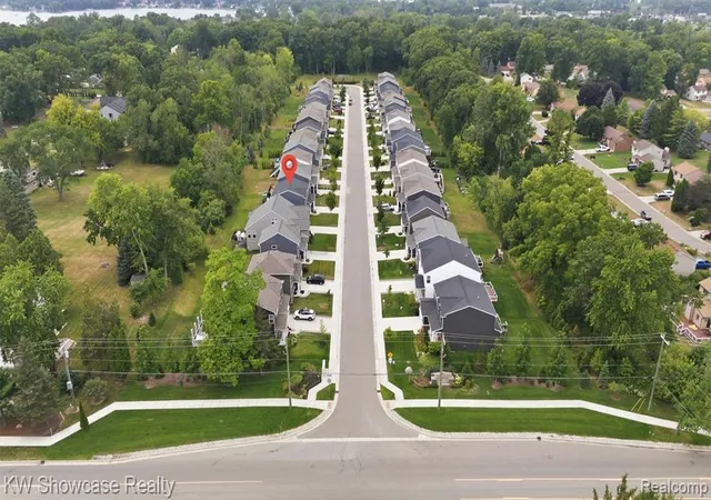 46th image of 1592 Beachwood Dr, Walled Lake, MI 48390 | MLS# 61019433