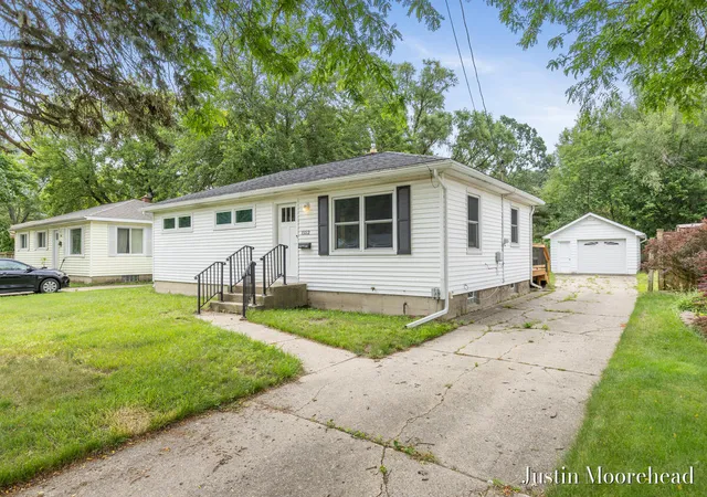 Homes for sale in Wyoming, MI | 1552 41st St, Wyoming, MI 49509 | MLS# 70542799