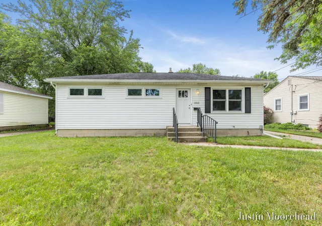 Homes for sale in Wyoming, MI | 1552 41st St, Wyoming, MI 49509 | MLS# 70542799
