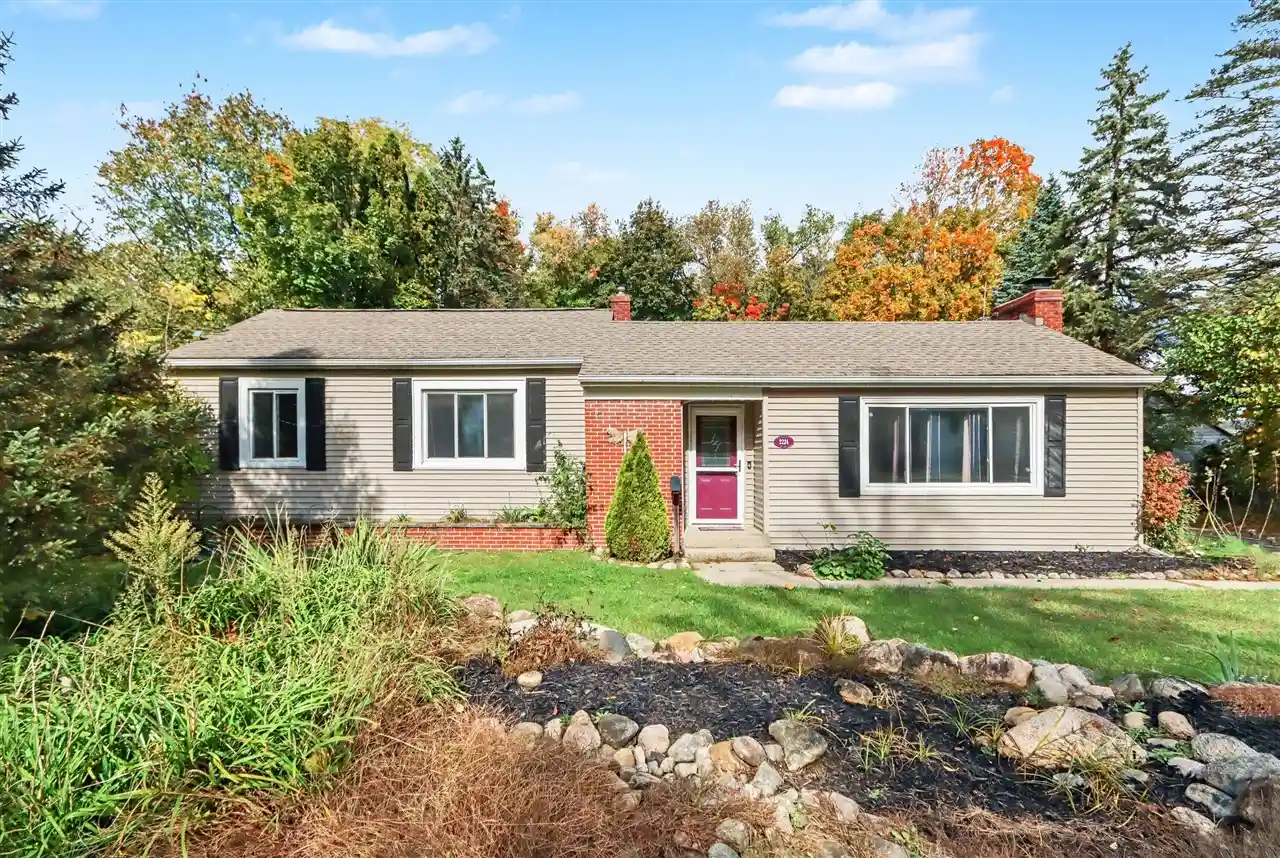 Photo 1 of Single family home for sale at 2224 La Cross St, Kalamazoo, MI 49006 | MLS# 70564749 | Listing updated on 2026-10-17