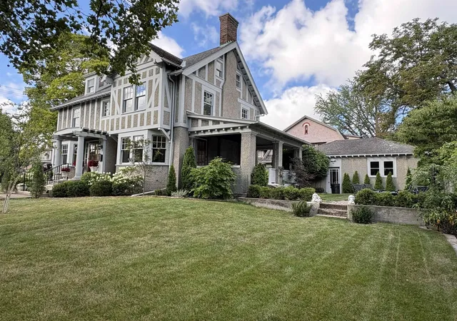 2nd image of 701 N Johnson St, Bay City, MI 48708 | MLS# 50219390