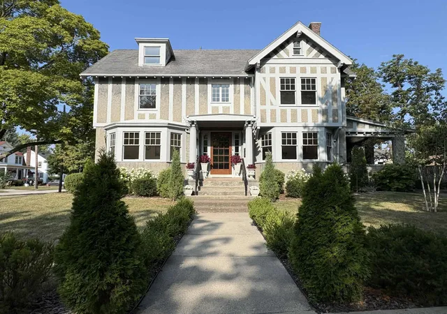 Photo 4 of Single family home for sale at 701 N Johnson St, Bay City, MI 48708 | MLS# 50219390 | Listing updated on 2026-10-09