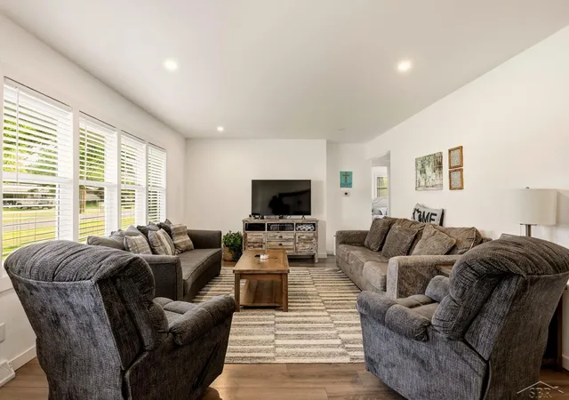 Photo 4 of Sale Pending at 842 Wheelock St, Freeland, MI 48623 | MLS# 50220181 | Listing updated on 2026-09-04