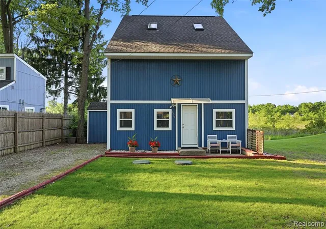 Homes for sale in White Lake, MI | 3773 Navarra Ave, White Lake, MI 48383 | MLS# 60998870