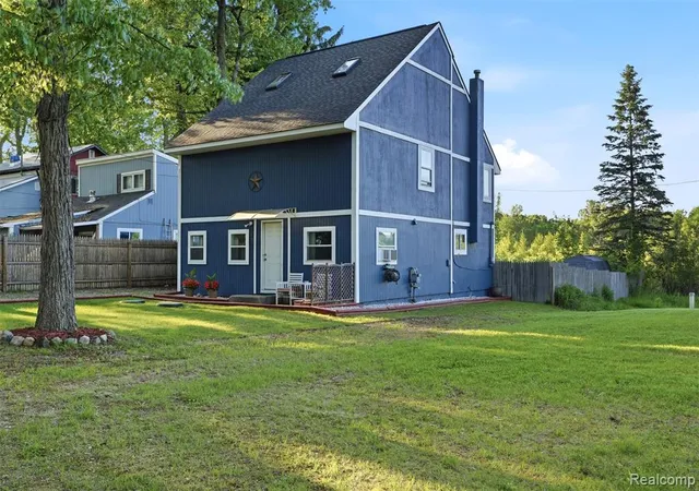 Homes for sale in White Lake, MI | 3773 Navarra Ave, White Lake, MI 48383 | MLS# 60998870