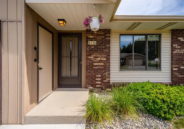 Homes for sale in Grandville, MI | 6736 Waterview Dr, Grandville, MI 49418 | MLS# 70537009