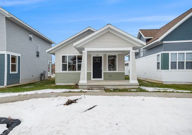 Photo 1 of Single family home for sale at 2083 Linden Ave, Grand Rapids, MI 49507 | MLS# 70530320 | Listing updated on 2026-07-13